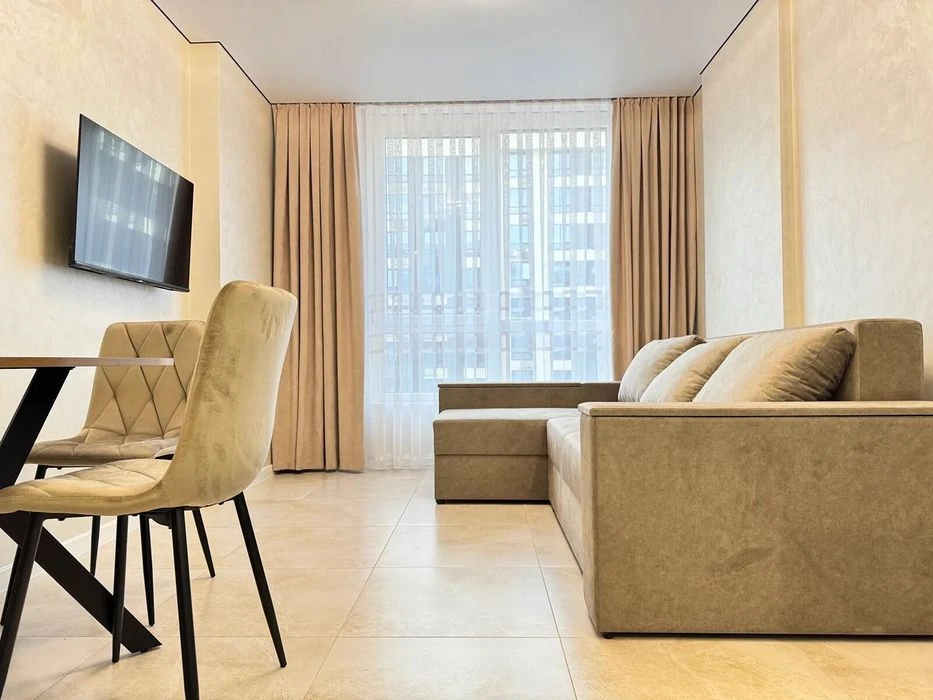 Large 1-room apartment with renovation, developed infrastructure 8