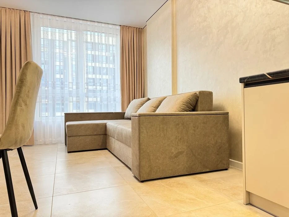 Large 1-room apartment with renovation, developed infrastructure 8