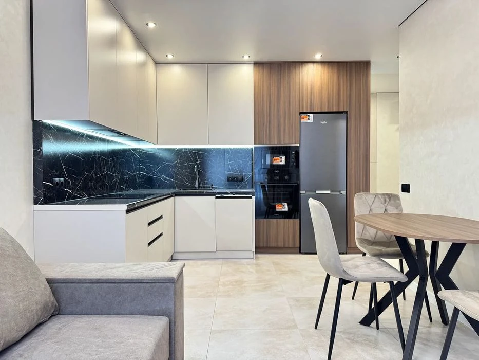 Large 1-room apartment with renovation, developed infrastructure 8