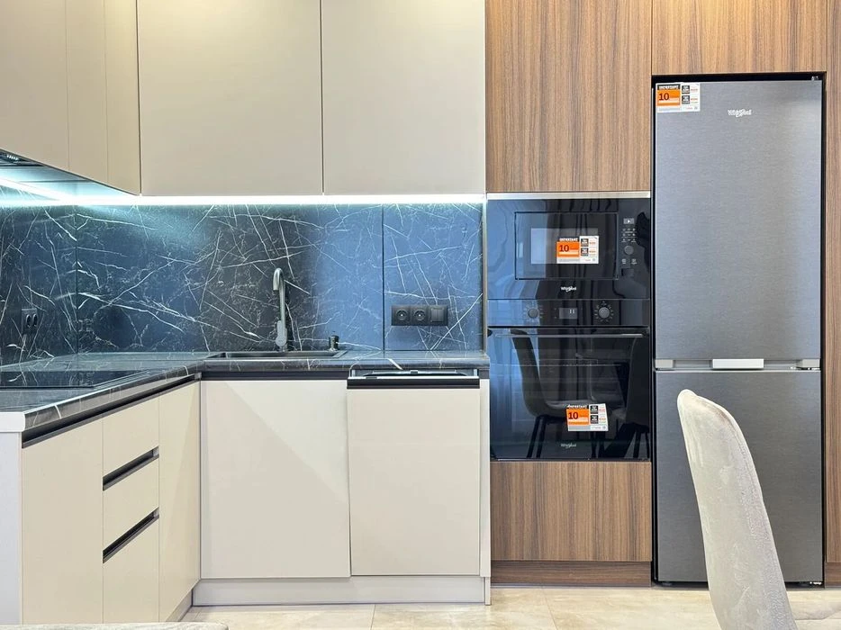 Large 1-room apartment with renovation, developed infrastructure 8