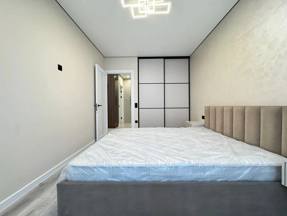 Large 1-room apartment with renovation, developed infrastructure 8