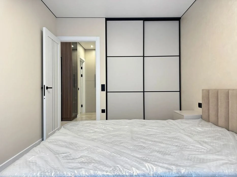 Large 1-room apartment with renovation, developed infrastructure 8