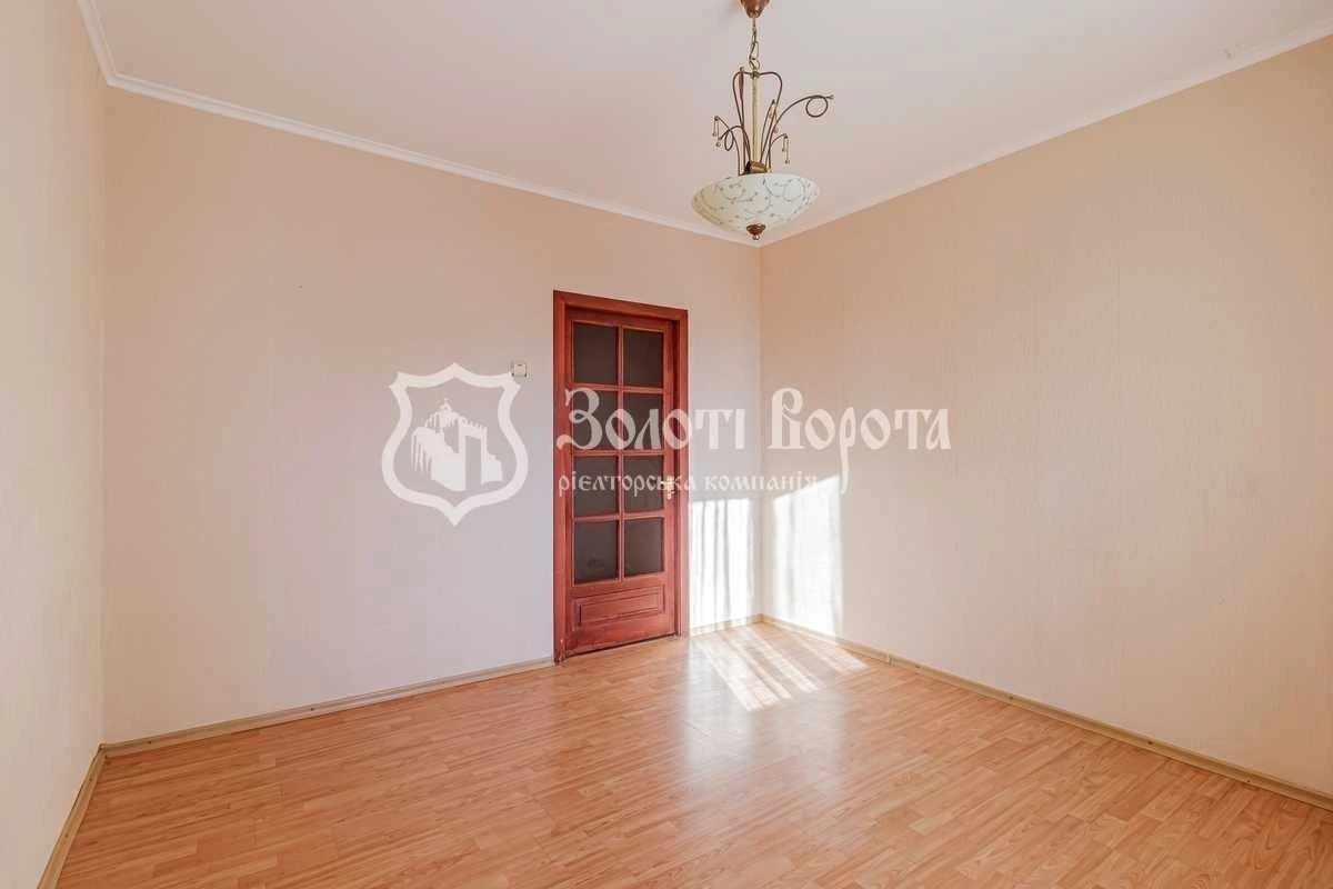For sale 2-room apartment 56.3 m², Akademika Efremova St.