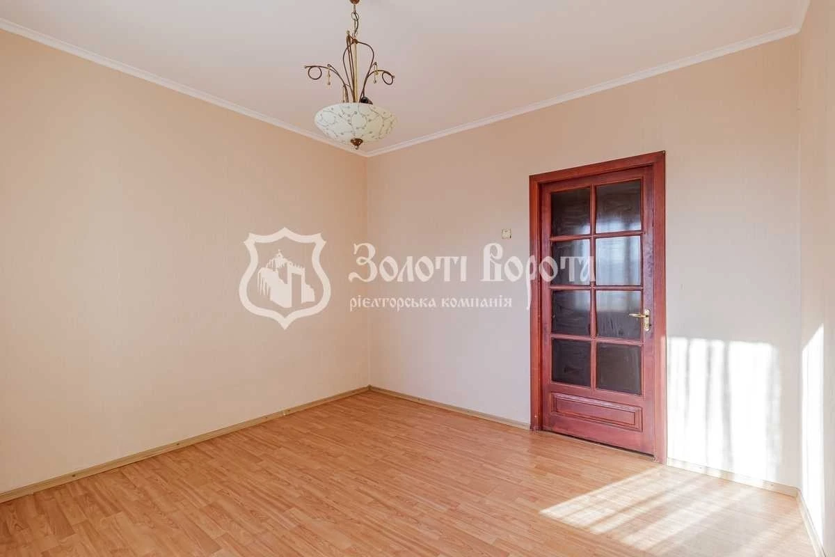 For sale 2-room apartment 56.3 m², Akademika Efremova St.