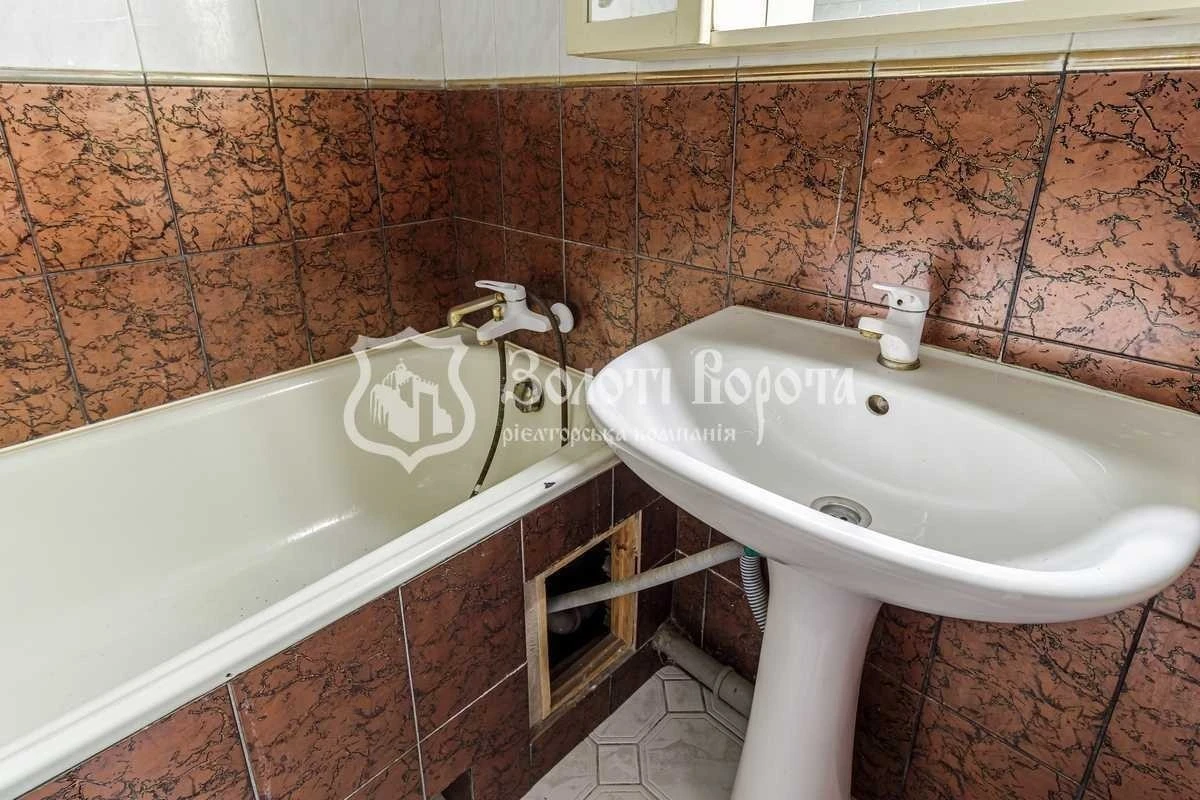 For sale 2-room apartment 56.3 m², Akademika Efremova St.