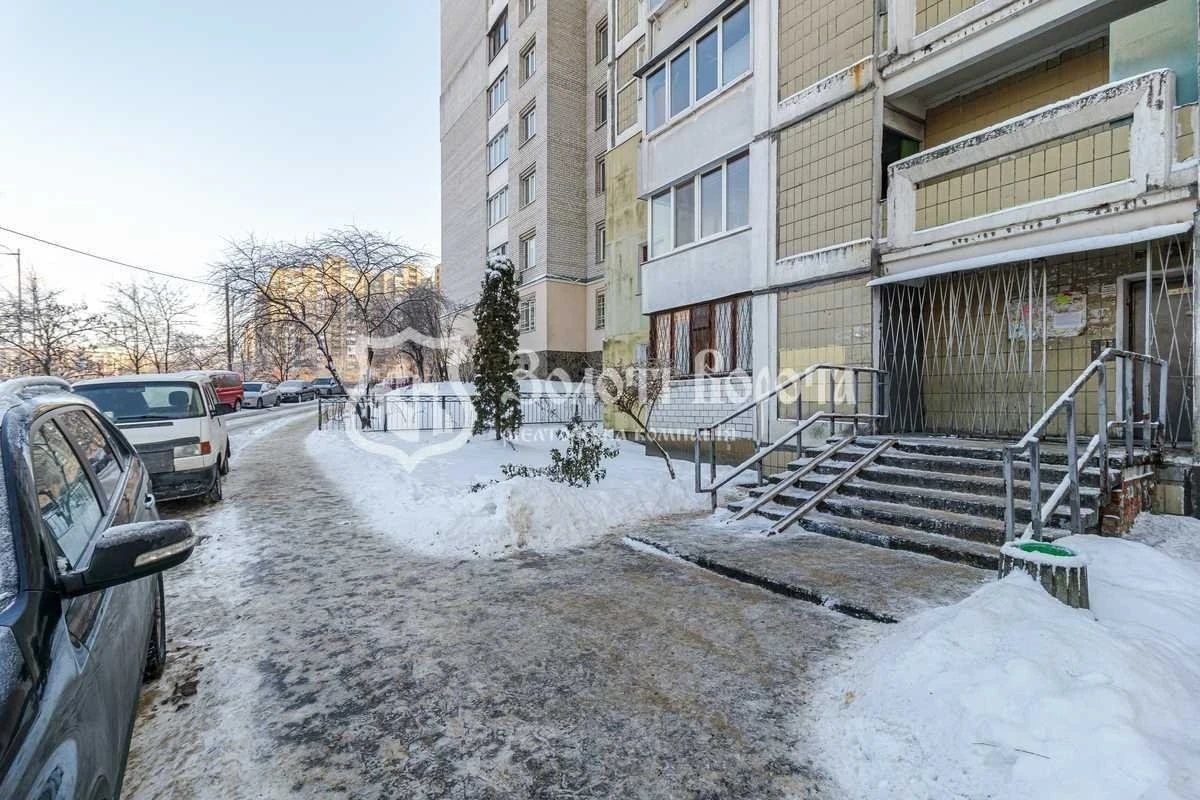 For sale 2-room apartment 56.3 m², Akademika Efremova St.