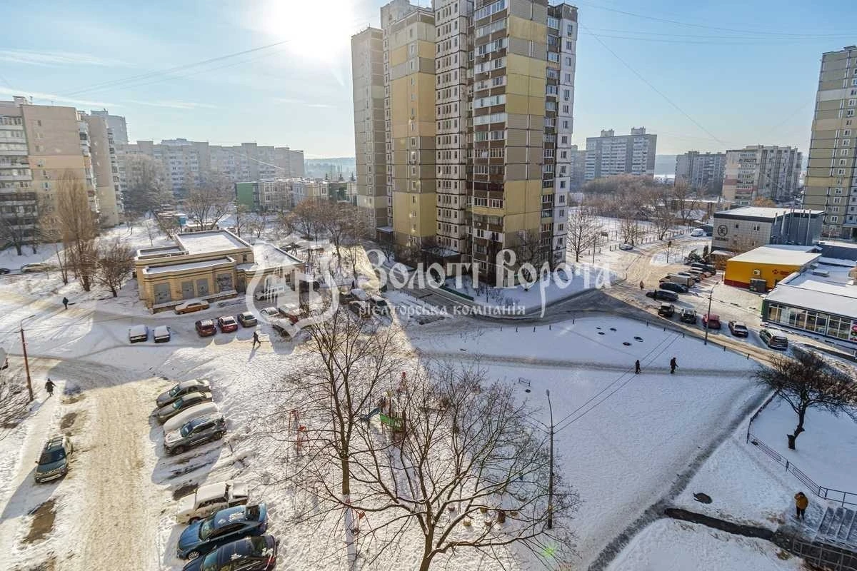 For sale 2-room apartment 56.3 m², Akademika Efremova St.