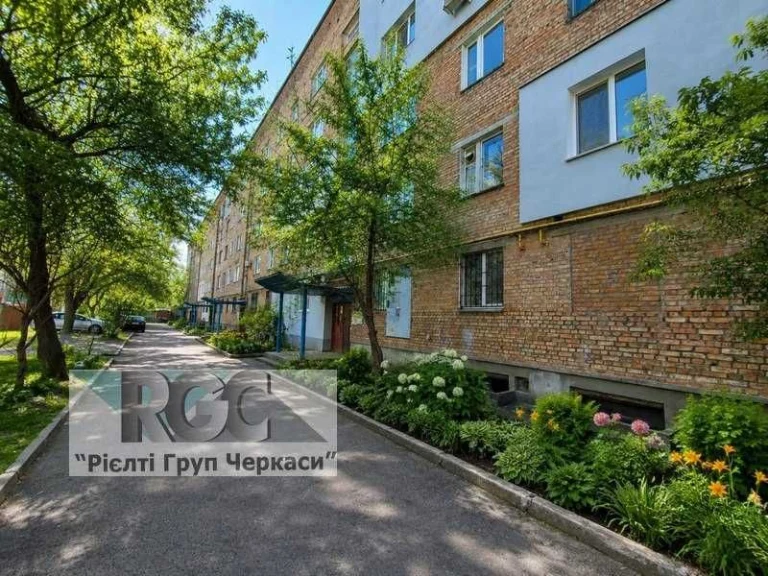 Продаж 3-кімнатної квартири в районі Сєдова
