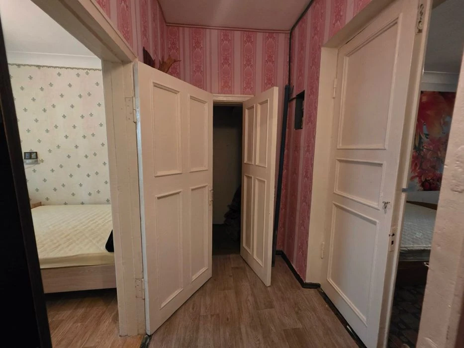 Двухкомнатная сталинка в центре города.