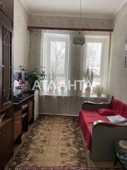 A cozy 2-room apartment near the Pryvoz market is for sale