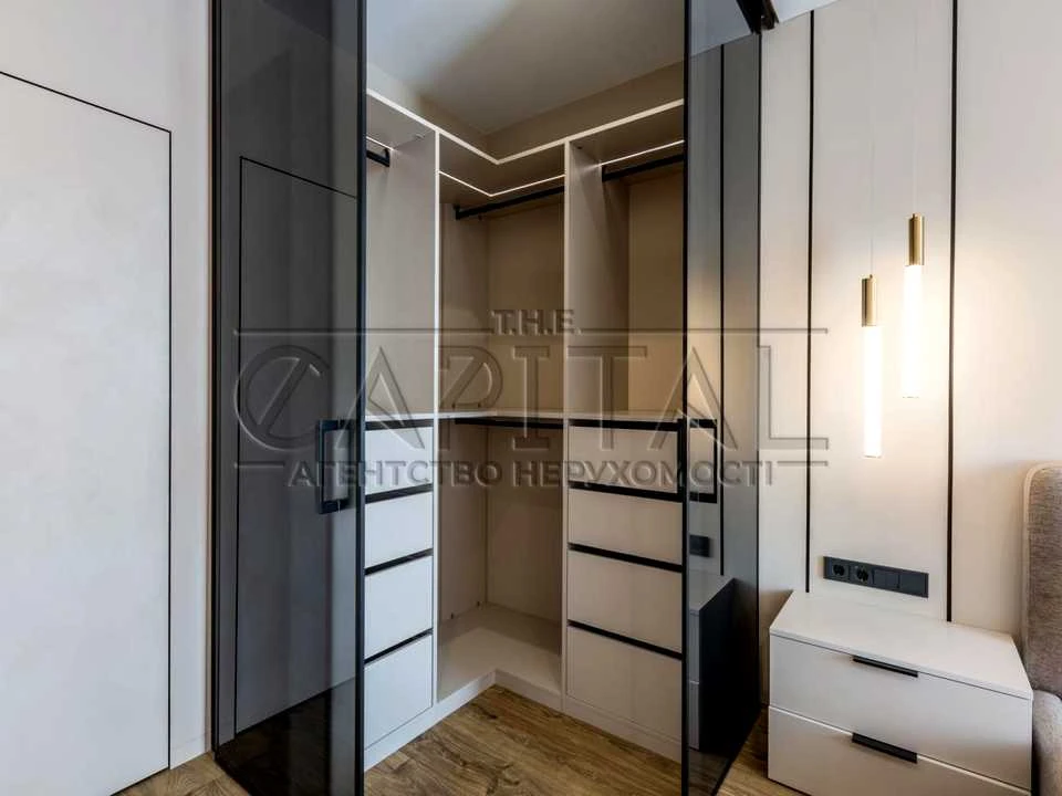 Apartment. Kyiv, Zarichna St., 6