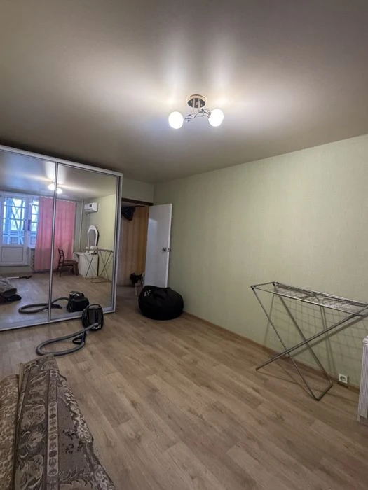 Selling a 3-room apartment in Alekseevka, 1 minute from the metro.