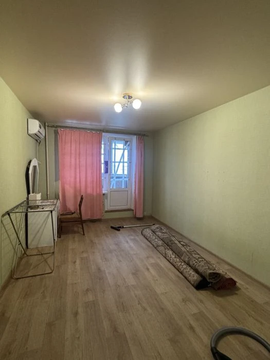 Selling a 3-room apartment in Alekseevka, 1 minute from the metro.