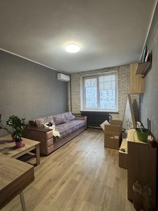 Selling a 3-room apartment in Alekseevka, 1 minute from the metro.