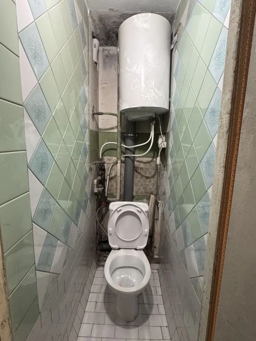 Selling a 3-room apartment in Alekseevka, 1 minute from the metro.