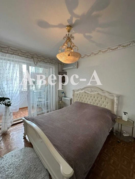 Продам 4-х комнатную квартиру на Семена Палия