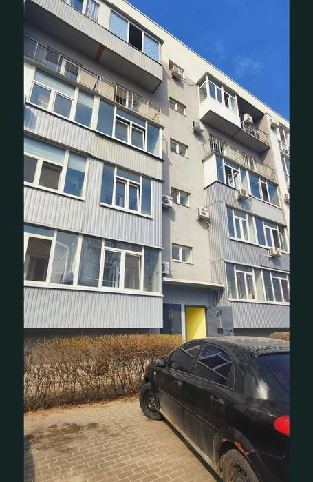 For sale 2-room multi-level apartment 38 M2 near the center