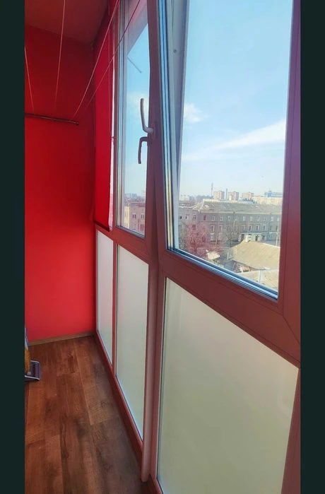 For sale 2-room multi-level apartment 38 M2 near the center
