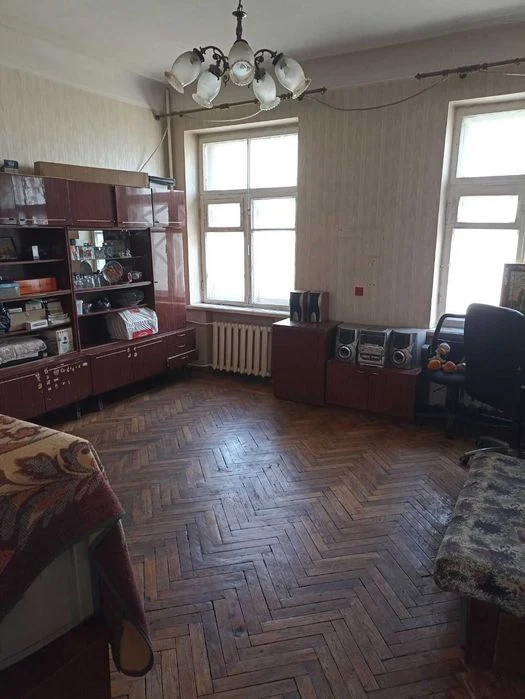 4-room apartment-Stalinist house on Myru Street