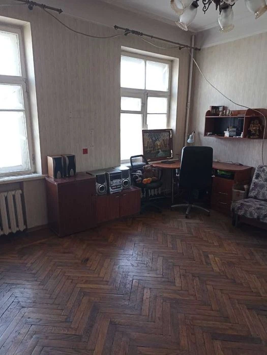 4-room apartment-Stalinist house on Myru Street