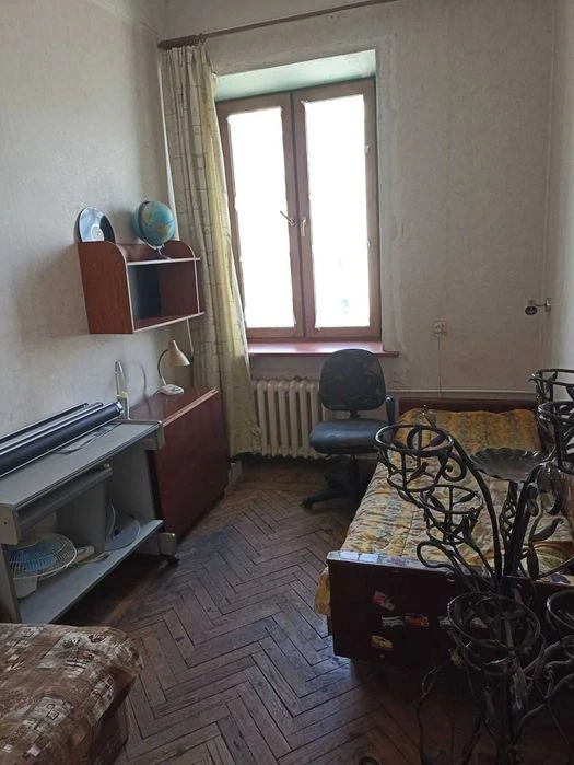 4-room apartment-Stalinist house on Myru Street