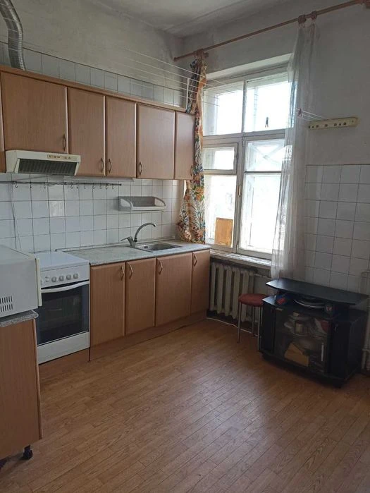 4-room apartment-Stalinist house on Myru Street