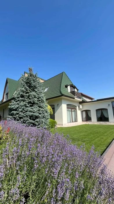 House in Sauvignon on 10 acres