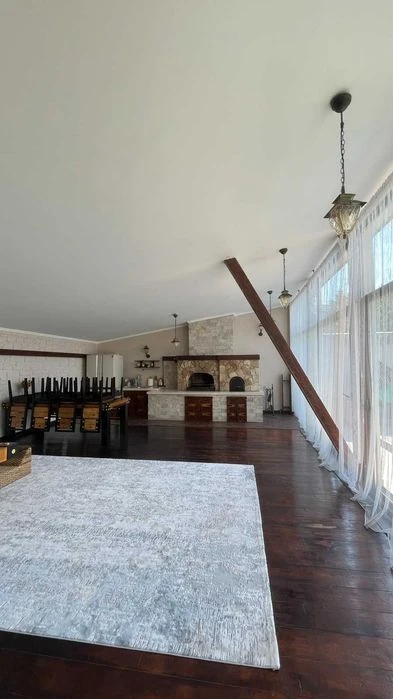 House in Sauvignon on 10 acres