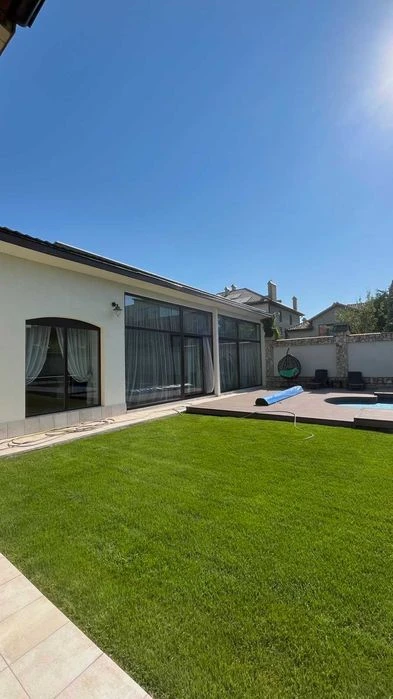 House in Sauvignon on 10 acres