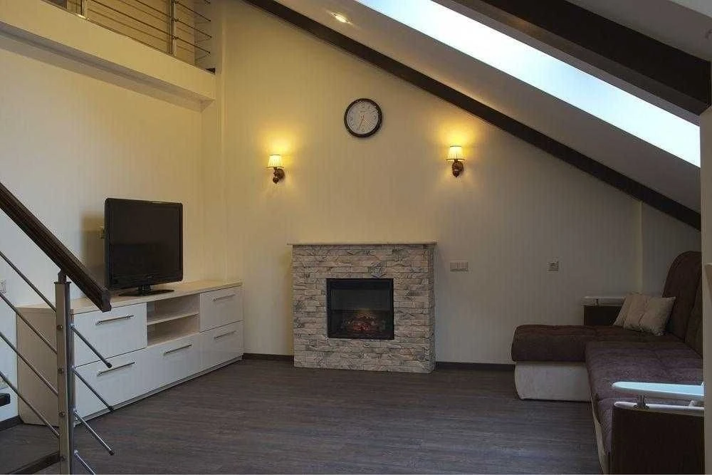 Bright 2-room apartment with attic for sale in