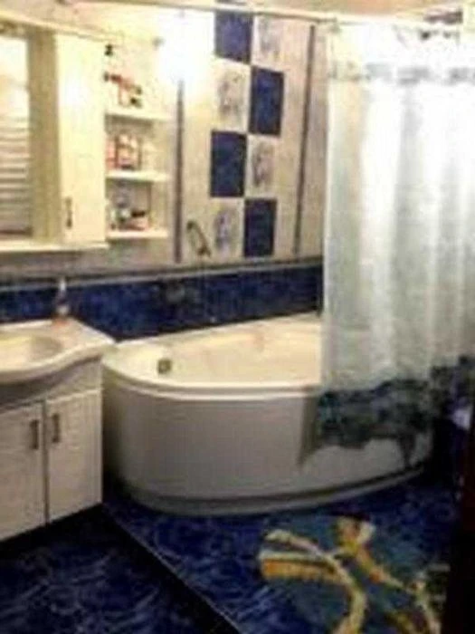Selling a 3-room apartment with renovations.