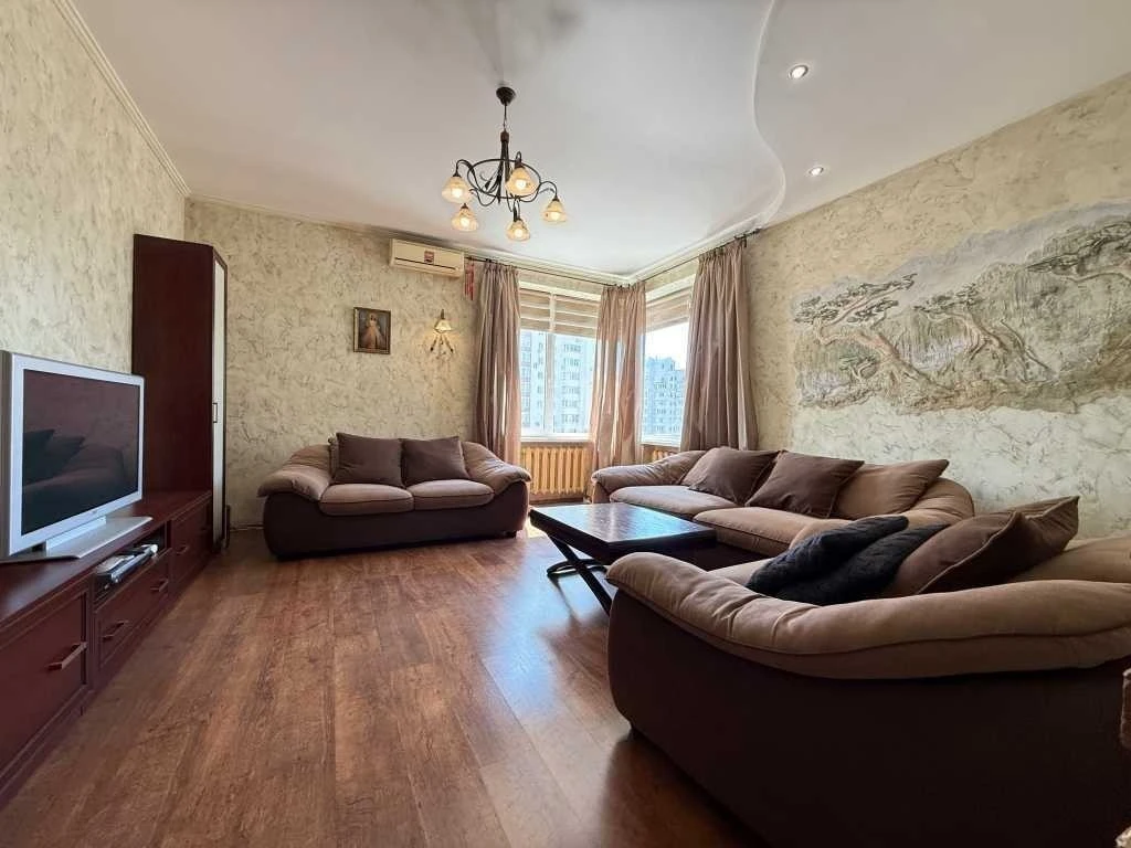 Sale of 2-room apartment 76.1 m², Urlovskaya street, 4A
