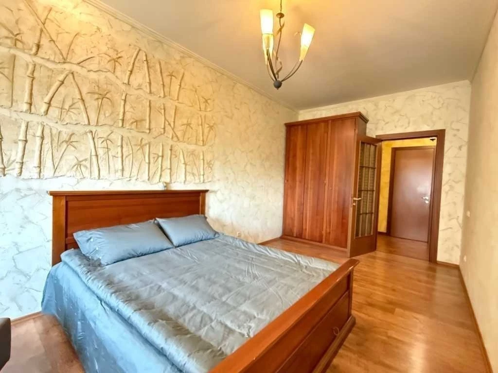 Sale of 2-room apartment 76.1 m², Urlovskaya street, 4A