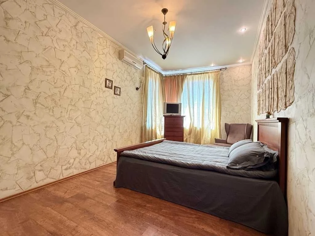 Sale of 2-room apartment 76.1 m², Urlovskaya street, 4A
