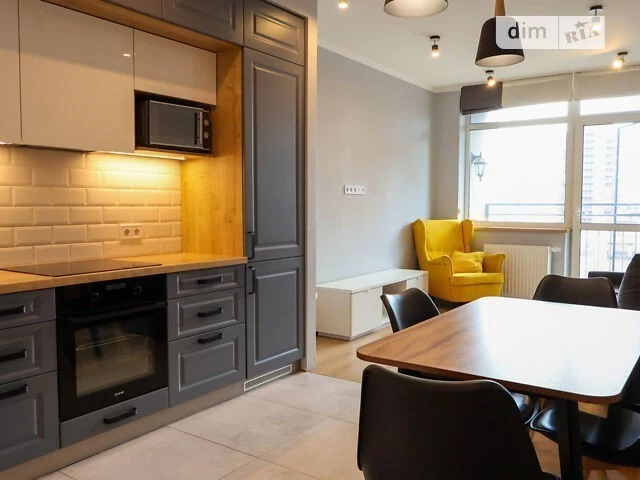 Sale of 2-room apartment 68.3 sq. m on European Union Avenue