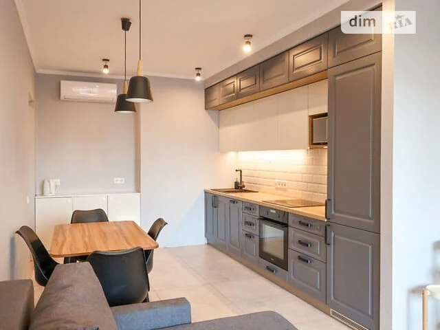 Sale of 2-room apartment 68.3 sq. m on European Union Avenue