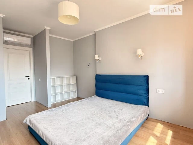 Sale of 2-room apartment 68.3 sq. m on European Union Avenue
