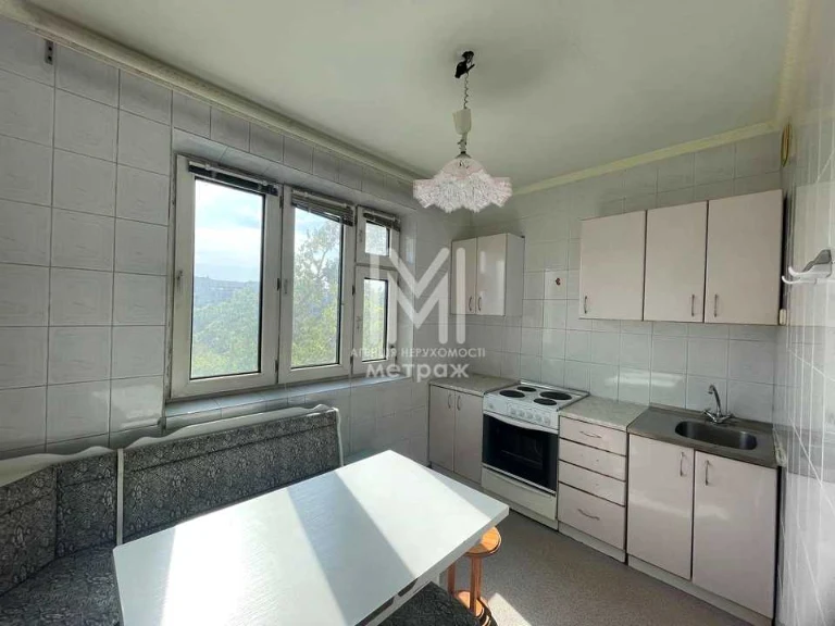 Apartment. Kharkiv, Peremohy Avenue.