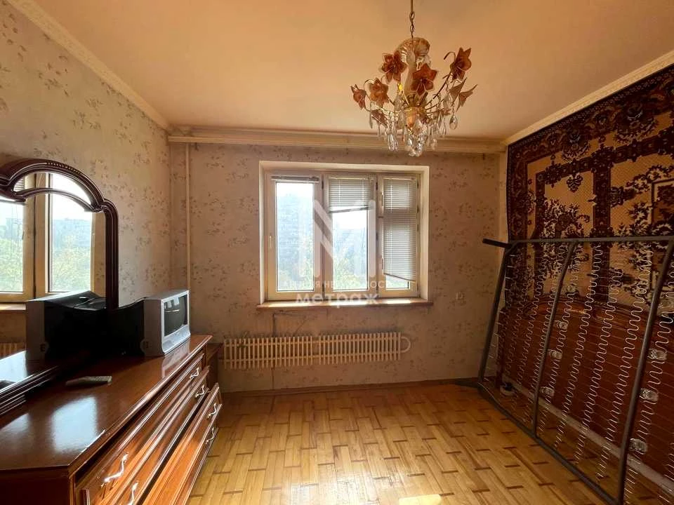 Apartment. Kharkiv, Peremohy Avenue.