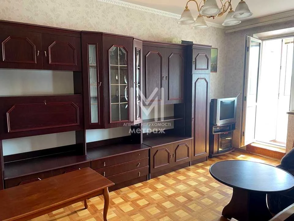 Apartment. Kharkiv, Peremohy Avenue.