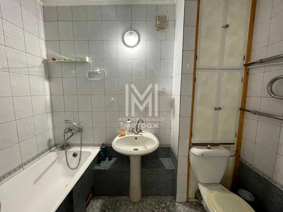 Apartment. Kharkiv, Peremohy Avenue.