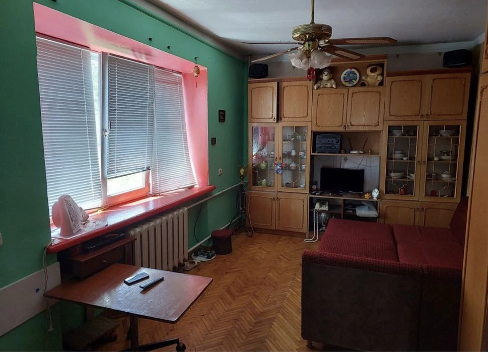 *Продаж 2-х кімнатної квартири в центрі міста.