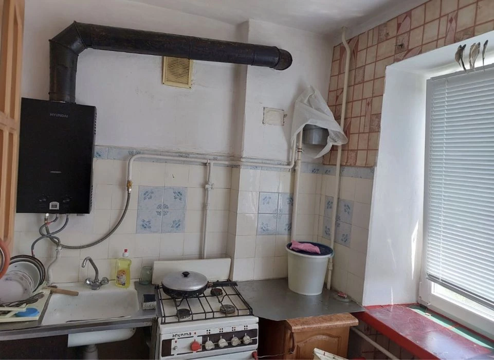 *Продаж 2-х кімнатної квартири в центрі міста.