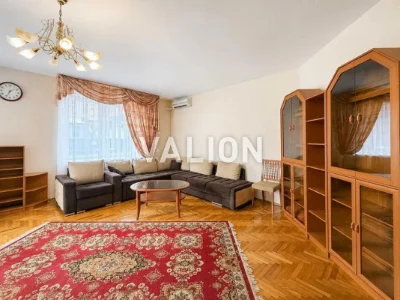 I will sell a 4-room apartment at 52/58 Konyskoho St.
