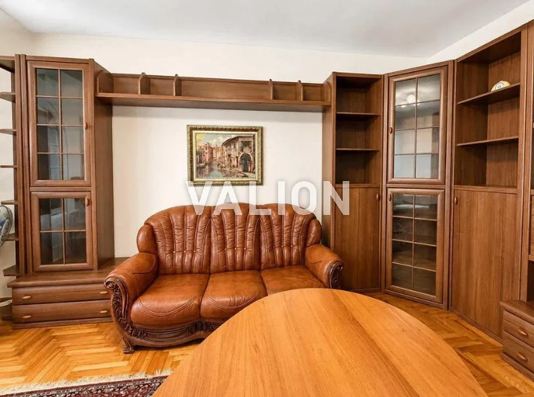 I will sell a 4-room apartment at 52/58 Konyskoho St.