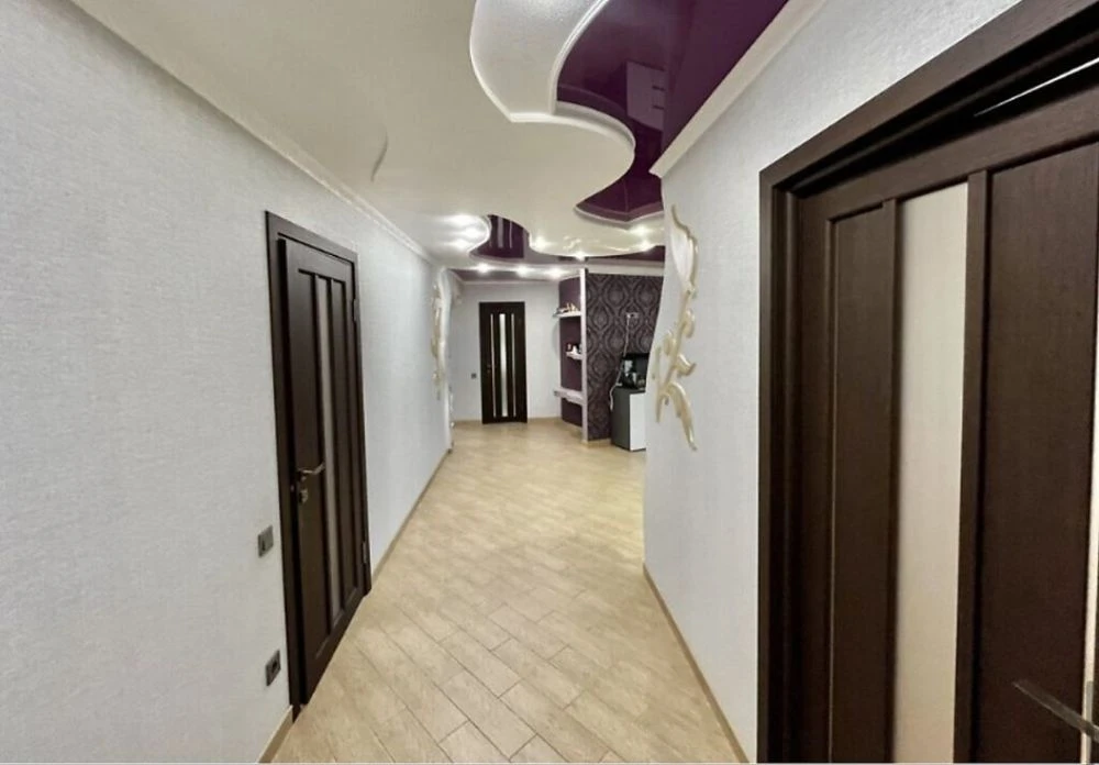 Продається  ,2 км. квартиру в центрі міста.