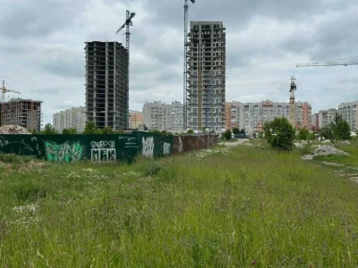 Sale of a plot of 46 acres in Vyshenka