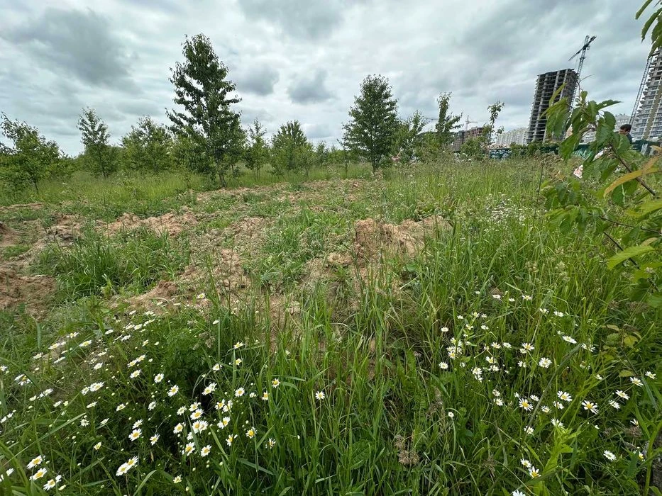 Sale of a plot of 46 acres in Vyshenka