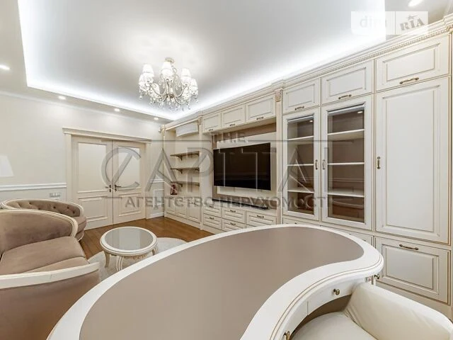 Sale of 3-room apartment 125 sq. m. on Andriy Verkhoglyada St. 17 •