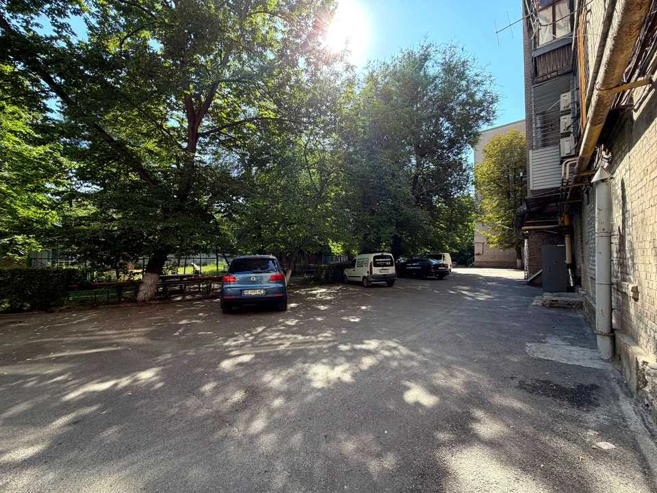 Apartment. Dnipro, Dmytra Yavornytskyi Ave. (Karl Marx)